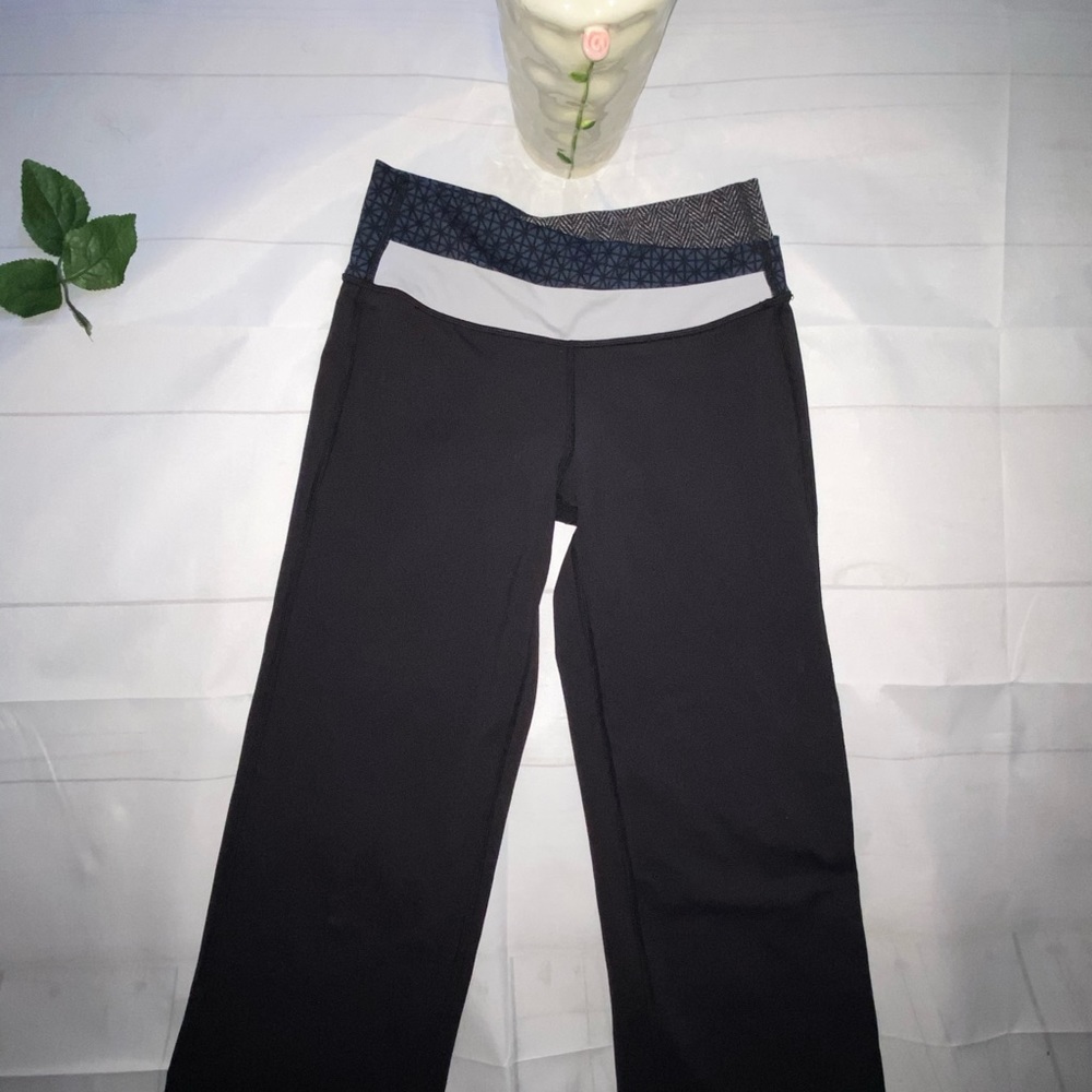 Lululemon Black Astro Flare Pant 4 Tall - Picture 5 of 12